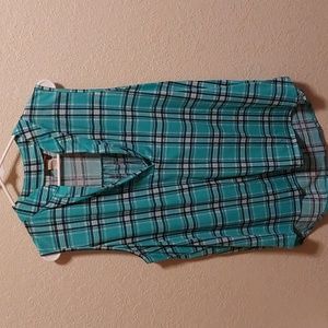 Sleeveless, v-neck, plaid shirt